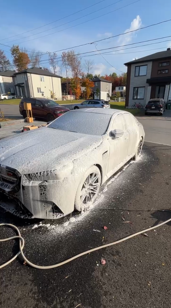 Avant — Lavage à la mousse active